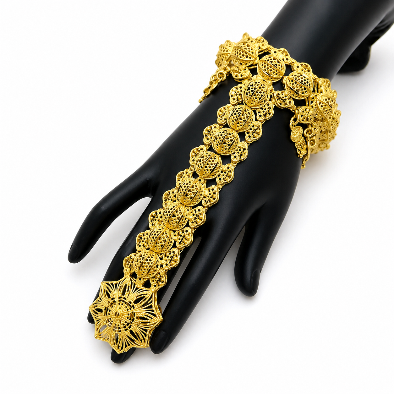 The Linguère Royale Hand Adornment